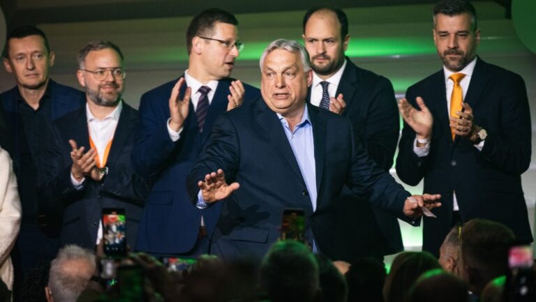 Kiröhögték a magyarázkodó Orbán Balázst a fideszes képviselők – így omlott össze Orbán Viktorék kampánya