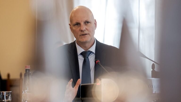 Tanács Zoltán a 24.hu-nak: „a kormányváltások politikai hullámaitól tehermentesített magyar űrügynökség” létrehozása a cél
