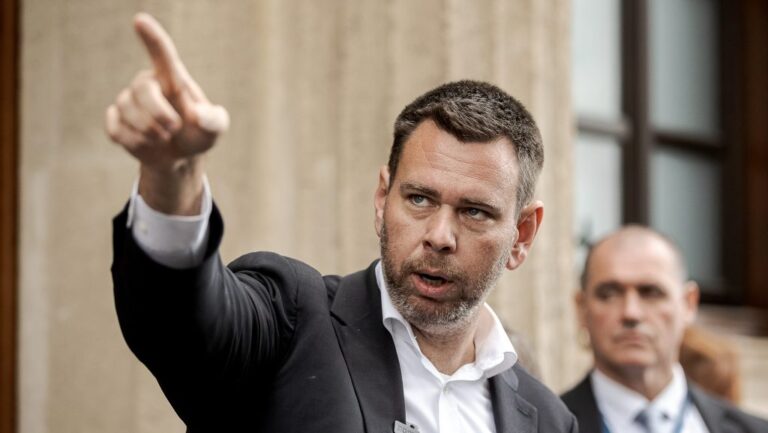 Vitézy Dávid harcot hirdetett a lassújelek ellen