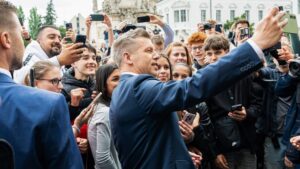 Elképesztő magasságokban a Tisza támogatottsága: az 1990-es rendszerváltás óta nem volt ilyen népszerű párt Magyarországon