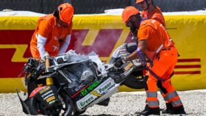 Ijesztő bukás borzolta a kedélyeket a motorosok Magyar Nagydíján