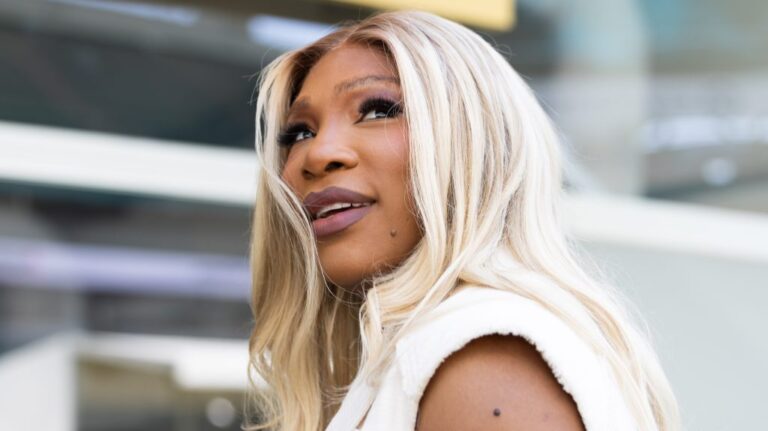 „A királynő visszatért” – 25 évvel fiatalabb játékos oldalán lép pályára Serena Williams