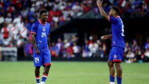Napokkal Haiti első vb-meccse előtt tiltotta le a válogatott mezét a FIFA