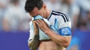 Lionel Messi beteg édesapja miatt aggódik a futballvilág