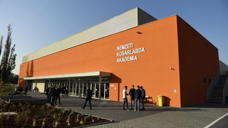 Menesztették a pécsi kosárlabda-akadémia gyógytornászát, miután egy kislány kamuprofiljával lebuktatták