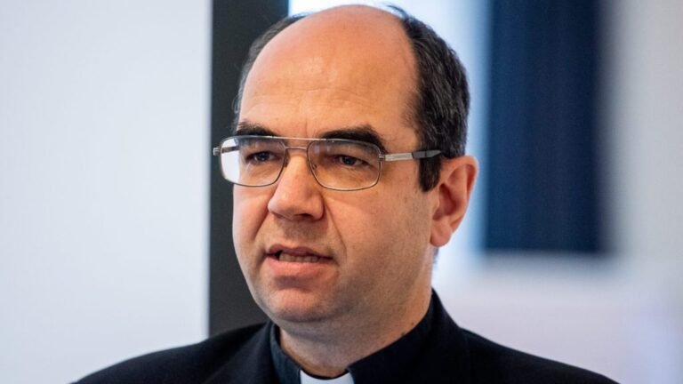 Hőség: Székely János a templomok megnyitását kérte