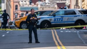 Gyújtóbomba okozott kisebb robbanást egy New York-i épület előtt