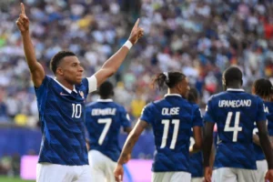 Bedarálta a svédeket a francia támadógépezet, a duplázó Mbappé rekordot döntött