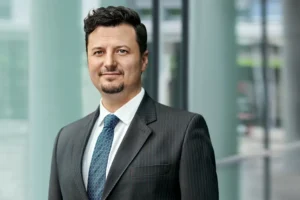 Hogyan lett Lakatos Benjaminnak százmilliárdos cégbirodalma Svájcban?