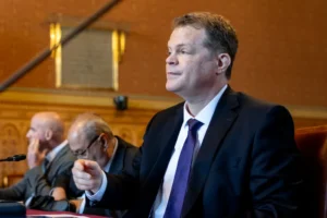 Magyar Péter javaslatára felmentették az NMHH elnökét