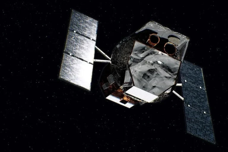 Egy kis robot fogja megmenteni a NASA Föld felé araszoló űrteleszkópját