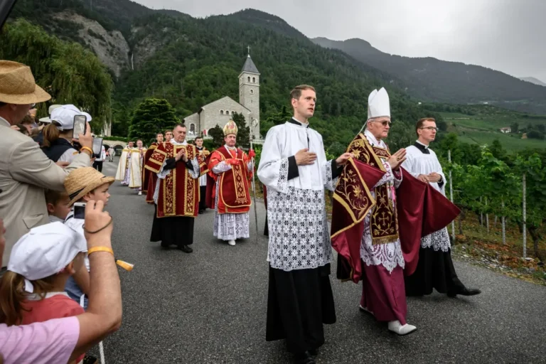 XIV. Leó pápára fittyet hányva szenteltek püspököket, a Vatikán válasza még a vártnál is keményebb volt