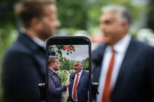 Teljes a tanácstalanság a fideszes propagandistáknál, miután a párt magukra hagyta őket