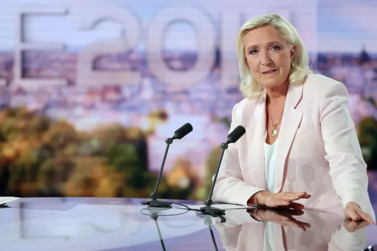 Marine Le Pen bejelentette, hogy nyomkövető nélkül indul a jövő évi elnökválasztáson