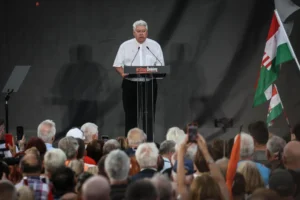 A főegyházmegye nem engedélyezte az Orbán-rajongó Osztie Zoltán felszólalását a fideszes tüntetésen