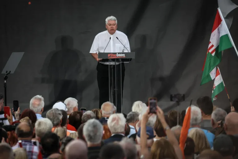 A főegyházmegye nem engedélyezte az Orbán-rajongó Osztie Zoltán felszólalását a fideszes tüntetésen