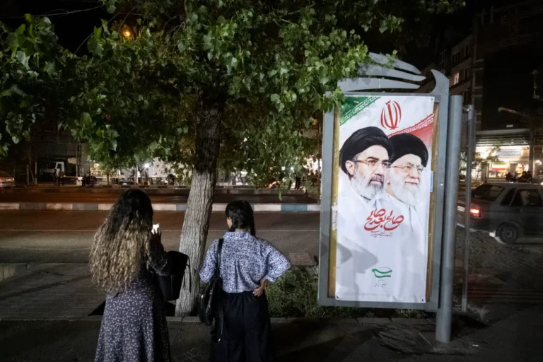 Irán új legfelsőbb vezetője bosszút esküdött apja gyilkosai ellen
