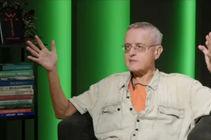 „A ‘89-es rendszerváltást nem mi harcoltuk ki, ezt viszont mi” – erős idézetek Garaczi László interjújából