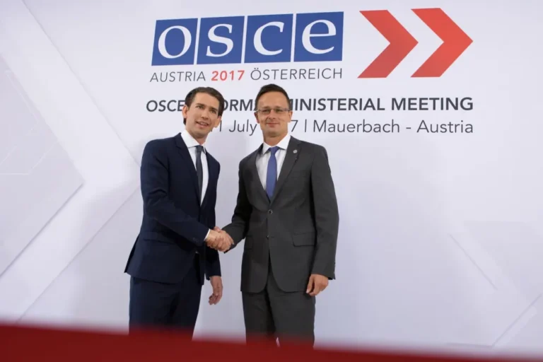 Nem ritkák, de mindig nagy feltűnést keltenek a Szijjártóéhoz hasonló katapultálások