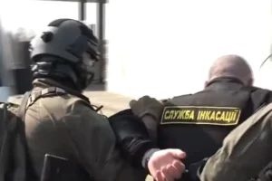A NAV vizsgálja az ukrán pénzszállító elleni akciót, és annyit megerősített, hogy két vezetőt leváltottak