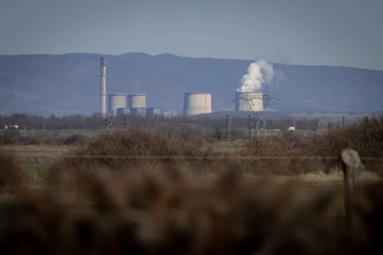 A fosszilis energia visszaszorításával csökkentene rezsit az EU, de puhítana egy ezt segítő rendszeren