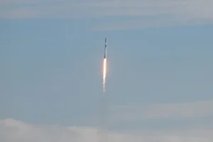 A Holdba csapódhat egy SpaceX Falcon 9 hordozórakéta levált felső része