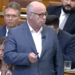 Videón, ahogy több ellenzéki képviselő mikrofonját is elnémították