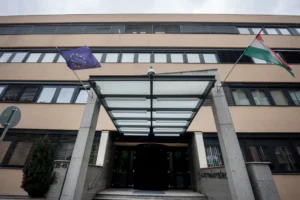 Az egyeztetést hiányolva kérik a volt kormánypártokból, semmisítsék meg az 5900 milliárd forinthoz szükséges jogszabályt
