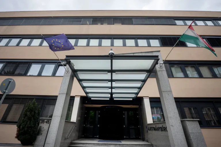 Az egyeztetést hiányolva kérik a volt kormánypártokból, semmisítsék meg az 5900 milliárd forinthoz szükséges jogszabályt