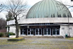 Újranyitná a kormány a Planetáriumot