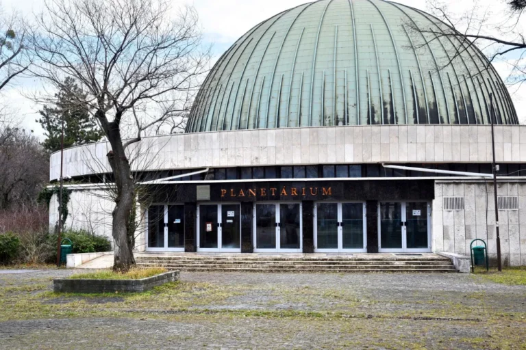 Újranyitná a kormány a Planetáriumot