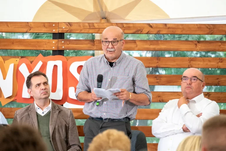 A tusványosi nemzetpolitikai kerekasztalon felsorolták a fideszes toposzokat, majd egy történész felszólalt, hogy őszinte számvetésre lenne szükség
