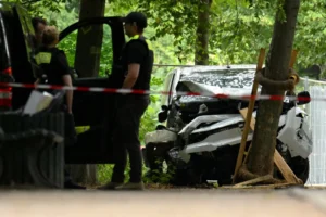 Késsel rontott rájuk, lelőtték a rendőrök a férfit, aki a gyanú szerint kisbusszal hajtott a tömegbe a berlini Pride-on