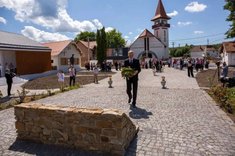 Tarr Zoltán első erdélyi útján Markóval fotózkodott, Kelemen Hunorral nem, és a támogatások átvilágítása volt a fő témája