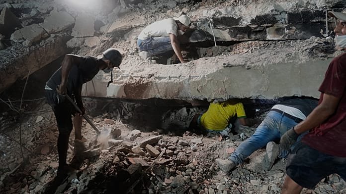Közel 4500-ra nőtt a venezuelai földrengés halottaink a száma, az eltűntek számát nem közlik