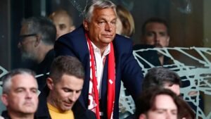 Orbán Viktor az USA-ban néz vb-meccseket, miközben pártja itthon a demokrácia halálával riogat