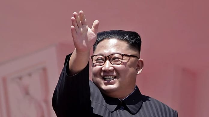 Kim Dzsong Un magas rangú kínai tisztviselőt fogad Phenjanban