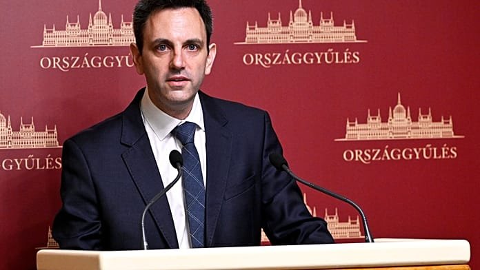 A parlament megszavazta a Szuverenitásvédelmi Hivatal bezárását és az ügynökakták megnyitását