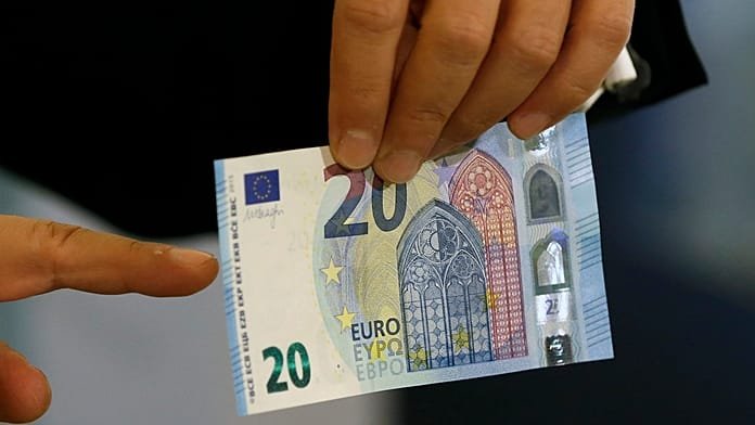 Az EU szerint még fényévnyire vagyunk az eurótól, a Tisza szerint csak négy évnyire