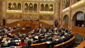 Indulhat a felelősségre vonás, a parlament zöld utat adott a Vagyonvisszaszerzési Hivatalnak