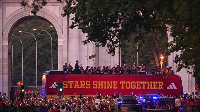 Madridban ünnepel a világbajnok spanyol válogatott