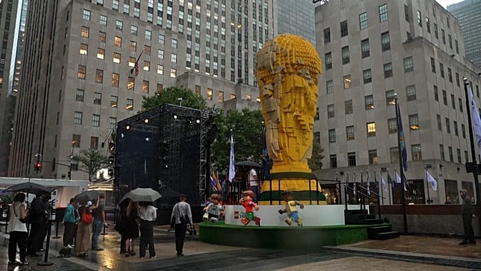 Óriási Lego-világbajnoki trófeát mutattak be New Yorkban