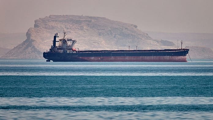 Zátonyra futott egy hajó Hormuznál, Irán a szoros feletti ellenőrzést követeli