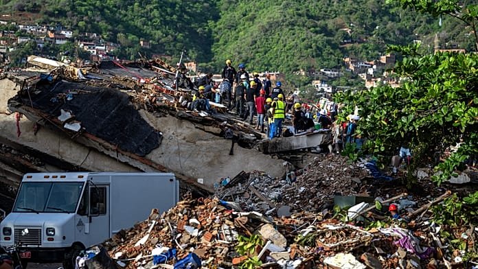 Rendőrök loptak Venezuelában a romos otthonokból – a lakosság fogta el őket