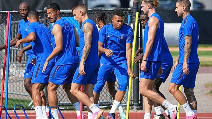 A párizsi városháza a Les Bleus színeibe öltözik a vb-negyeddöntő előtt