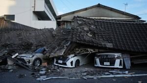 Harmincnégyre emelkedett a japán földrengés halottainak a száma – lassan lejár a kritikus, a 72 órás időkeret