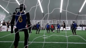 Humanoid robotok futballtudásukat mutatják be