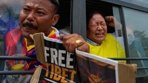 Tibeti aktivistákat vettek őrizetbe a kínai nagykövetség előtt Újdelhiben