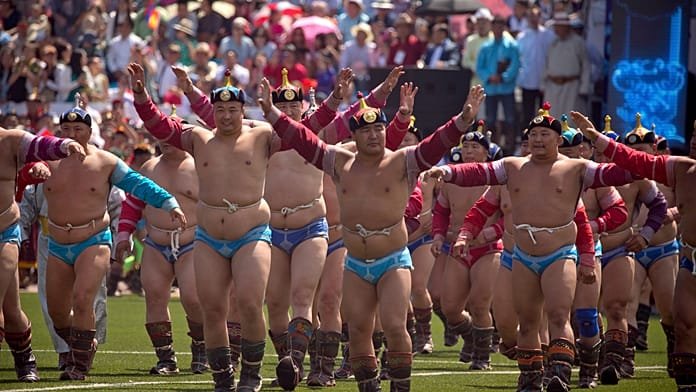 Birkózók készülnek Mongólia ikonikus Naadam fesztiváljára