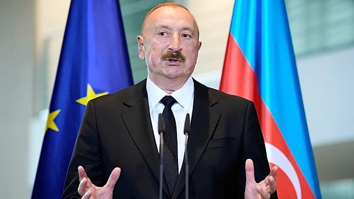 Alijev szerint orosz és német tisztviselők jártak Bakuban egy lehetséges ukrajnai tárgyalás miatt